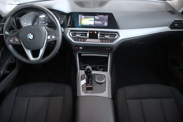 BMW 320d Touring Advantage 140 kW image number 17