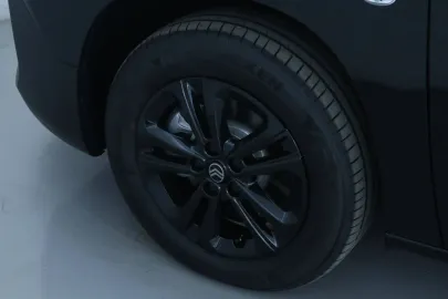 Car image 26