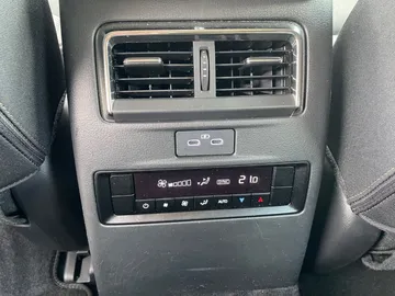 Car image 43