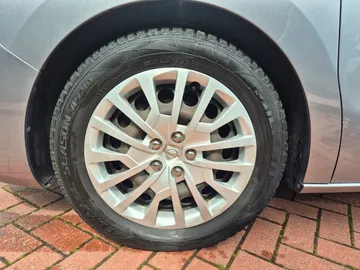 Car image 18