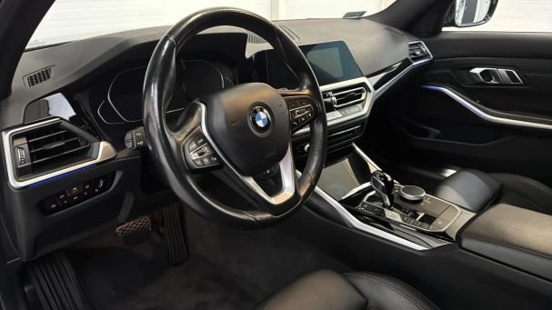 BMW 320d Touring xDrive 140 kW image number 10