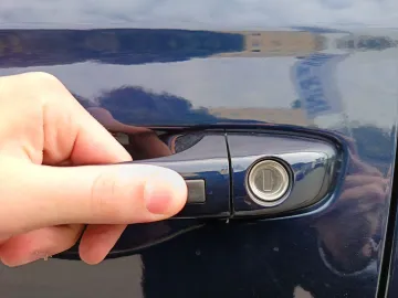 Car image 26