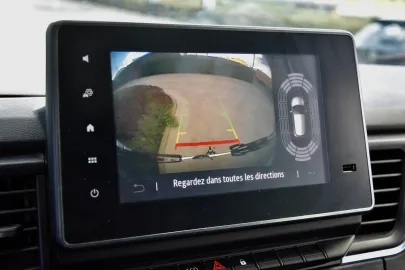 Car image 25