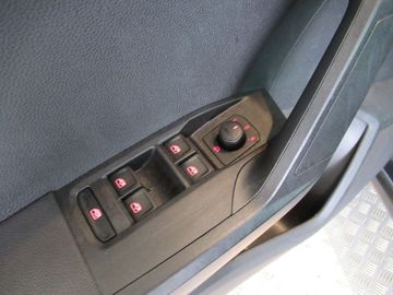 Car image 33