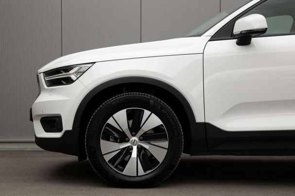 Volvo XC40 B4 Momentum 145 kW image number 16