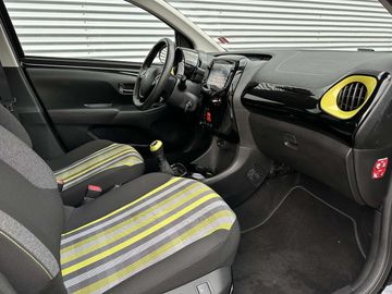 Car image 28