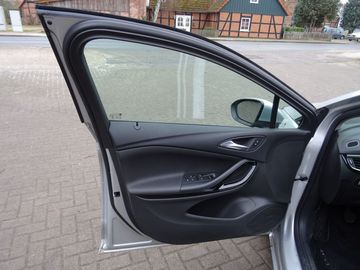 Car image 14