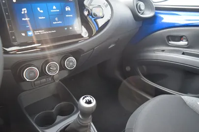 Car image 19