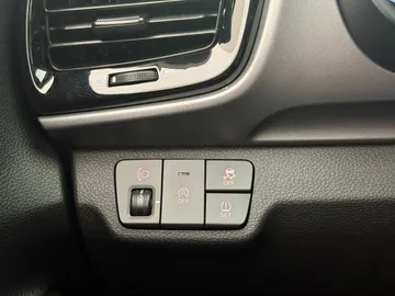 Car image 32