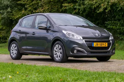 Car image 3