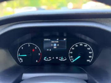 Car image 27