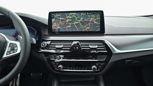 BMW 520d Touring xDrive 140 kW image number 16