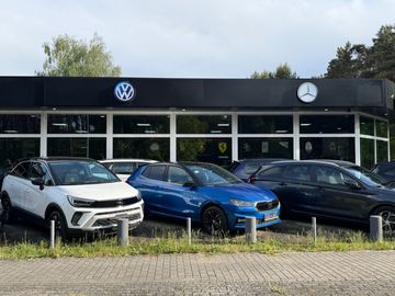 Car image 23