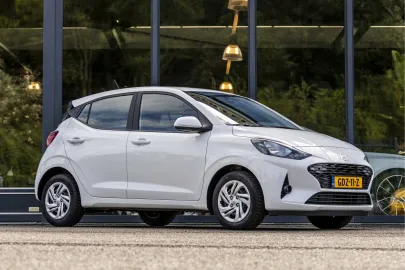 Car image 2