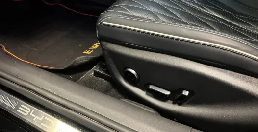 Car image 30