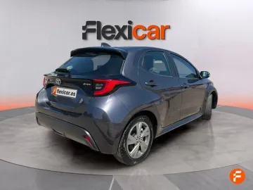 Car image 4