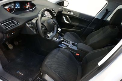 Car image 24