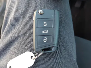 Car image 29