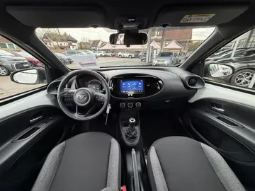 Car image 16