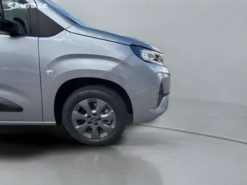 Car image 24