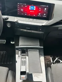 Car image 24