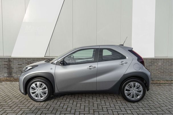 Toyota Aygo X 1.0 VVT-i 53 kW image number 4