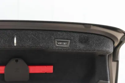 Car image 38