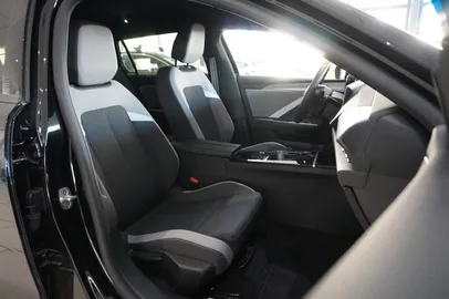 Car image 42