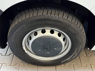 Car image 39