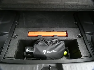 Car image 34