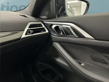 Car image 37