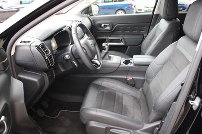 Car image 11