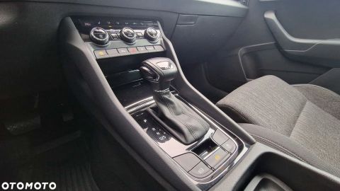 Car image 32