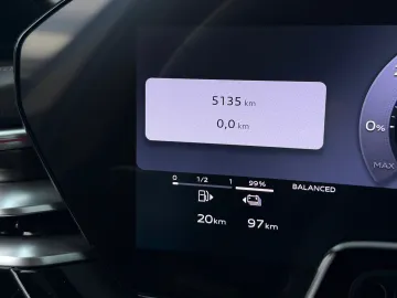 Car image 35