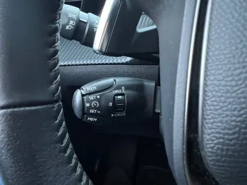 Car image 32