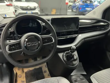Car image 13