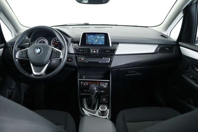 Car image 26