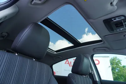 Car image 27