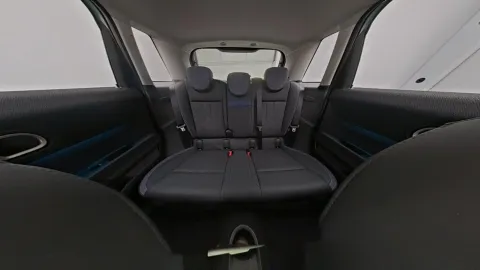 Car image 26