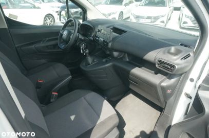 Car image 30