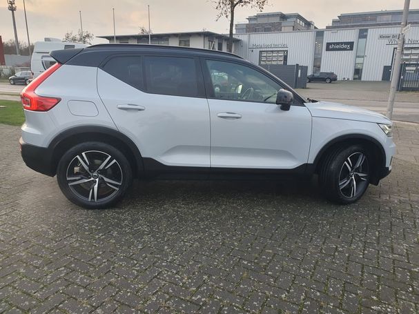 Volvo XC40 R Recharge T4 Design DKG 155 kW image number 9