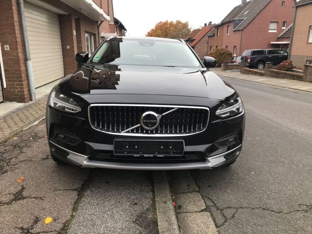 Volvo V90 Cross Country AWD Ultimate 145 kW image number 2