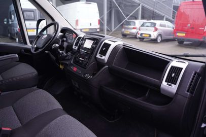 Car image 30