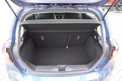 Car image 30