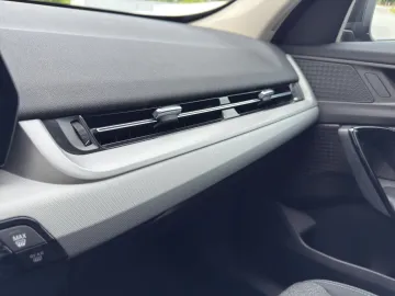 Car image 38