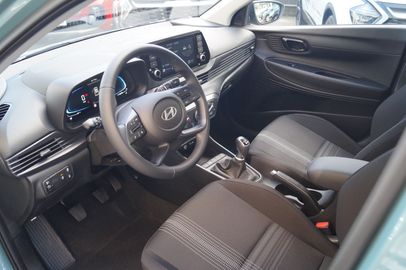 Car image 9