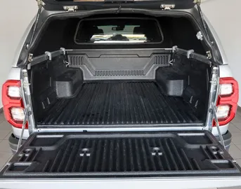Car image 25