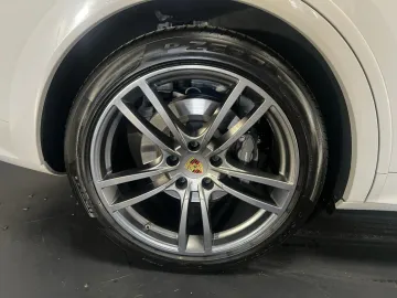 Car image 33