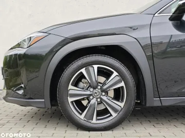 Car image 26