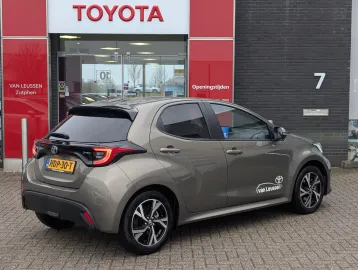 Car image 4